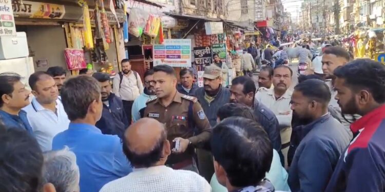 🚦 कटनी में ट्रैफिक सिस्टम की बड़ी सर्जरी! 🚗 सेंट्रल पार्किंग हटेगी — नई वैकल्पिक पार्किंग पर व्यापारियों की मुहर