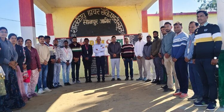 शिक्षा अधिकारी श्री बघेल ने किया अमरवाड़ा के विभिन्न विद्यालयों व छात्रावासों का आकस्मिक निरीक्षण*