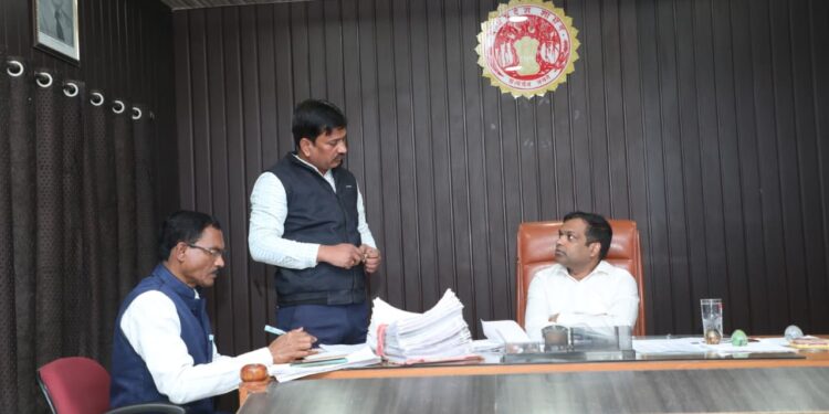 *कलेक्टर श्री हरेंद्र नारायन ने किया तहसील कोर्ट हर्रई का औचक निरीक्षण*