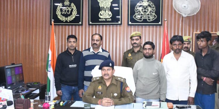 *कोतवाली गुरसहायगंज एवं एस0ओ0जी0, सर्विलांस टीम व पुलिस द्वारा गांजा तस्कर गैंग के 03 सदस्य को किया गया गिरफ्तार । कब्जे से 24 किग्रा 740 ग्राम नाजायज गांजा (कीमत करीब 03 लाख रूपये) एवं ई-रिक्शा बरामद ।*