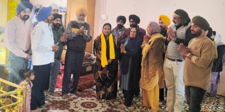 त्रिलोचन कौर गुरुदत्ता बनीं गुरु सिंह सभा गुरुद्वारा की अध्यक्ष ..सामाजिक जनों ने भेंट किया सिरोपा..!