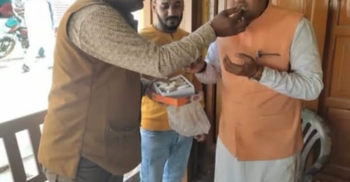 डॉक्टर प्रशांत राय को भाजपा जिला मंत्री बनाने पर कार्यकर्ताओं ने मिष्ठान वितरित कर मनाई खुशियां