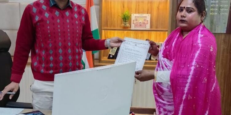 रीठी सामुदायिक स्वास्थ्य केंद्र में वर्षों से जमे कर्मचारियों पर गंभीर आरोप,गरीब मरीजों का शोषण नही सहेंगे,,,जिला पंचायत सदस्य ने कलेक्टर से की कार्रवाई की मांग,,,