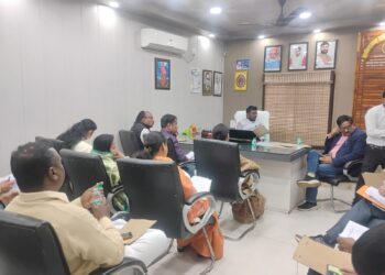 *मेयर-इन-कौंसिल बैठक में कई महत्वपूर्ण प्रस्ताव पारित*  *स्वच्छता व्यवस्था के लिए 80 इलेक्ट्रिक वाहन और दो रोड स्वीपिंग मशीनों की खरीद को मंजूरी*