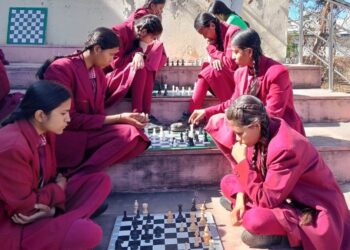 *खेल महोत्सव के दूसरे दिन शतरंज-क्रिकेट का शानदार प्रदर्शनशतरंज में शह-मात का कमाल*
