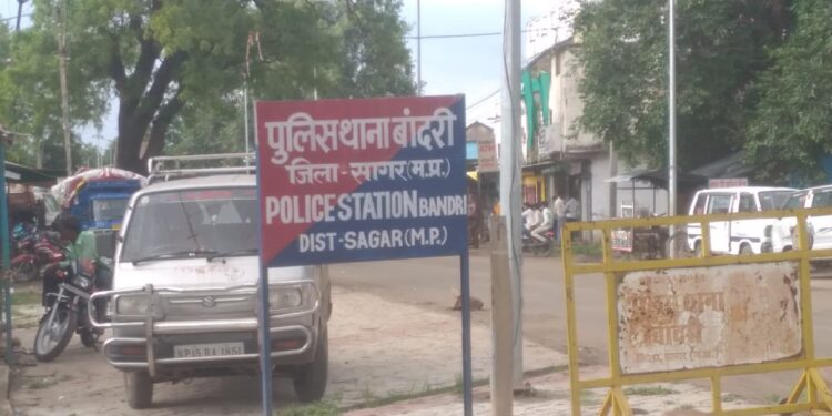 पैदल भ्रमण, अवैध गतिविधियों पर सख्ती एवं यातायात जागरूकता अभियान