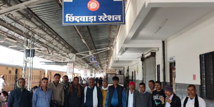 *डेयरी प्लस योजना के 08 हितग्राहियों को करनाल के लिए किया गया रवाना*