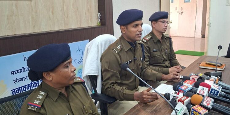 नर्मदापुरम जिले में सड़कों पर चक्काजाम में सम्मिलित व्यक्तियों के विरुद्ध की जाएगी वैधानिक कार्यवाही: एसपी साई कृष्णा थोटा… वीडियो