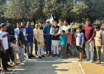 सिलौंडी में विधायक कप क्रिकेट प्रतियोगिता का भव्य शुभारंभ हुआ