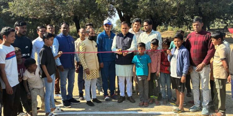 सिलौंडी में विधायक कप क्रिकेट प्रतियोगिता का भव्य शुभारंभ हुआ