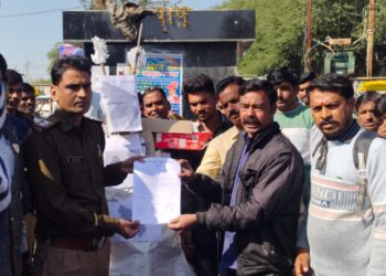 बांग्लादेश का पुतला फूंक कर न्याय ओर सुरक्षा की मांग की