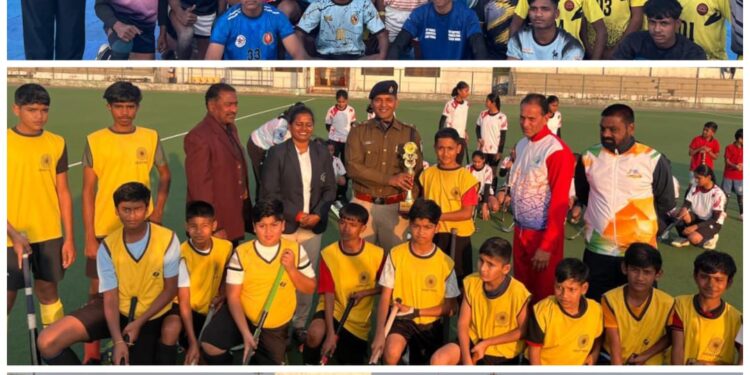 हॉकी टर्फ मैदान पहुंच एसपी साईं कृष्णा एस थोटा ने खिलाड़ियों से संवाद करते हुए खेलों में उत्कृष्ट प्रदर्शन कर राष्ट्रीय एवं अंतरराष्ट्रीय स्तर पर जिले एवं राष्ट्र का नाम रोशन करने के लिए किया प्रेरित…