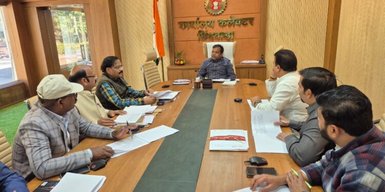 *जिला अस्पताल रोगी कल्याण समिति की कार्यकारिणी की बैठक आयोजित*  *जिला अस्पताल परिसर में गंदगी फैलाने वालों पर लगेगा जुर्माना*