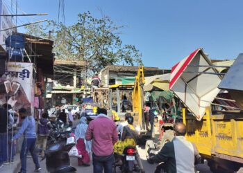 *नगर निगम द्वारा अतिक्रमण के विरूद्ध कार्रवाई जारी, फुटपाथ से हटाई गई गुमठियां*