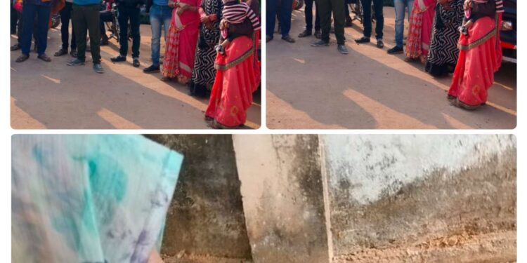 बच्ची को जन्म देने के बाद महिला की मौत, परिजनों ने लगाया लापरवाही का आरोप  समय पर जानकारी न देने और इलाज भी नहीं करने के लगाए आरोप, उमरियापान के सरकारी स्वास्थ्य केन्द्र का मामला