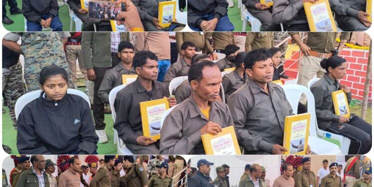 मुख्यमंत्री डॉ. मोहन यादव के नेतृत्व में नक्सलवाद पर बड़ी सफलता, बालाघाट में 10 नक्सलियों का आत्मसमर्पण