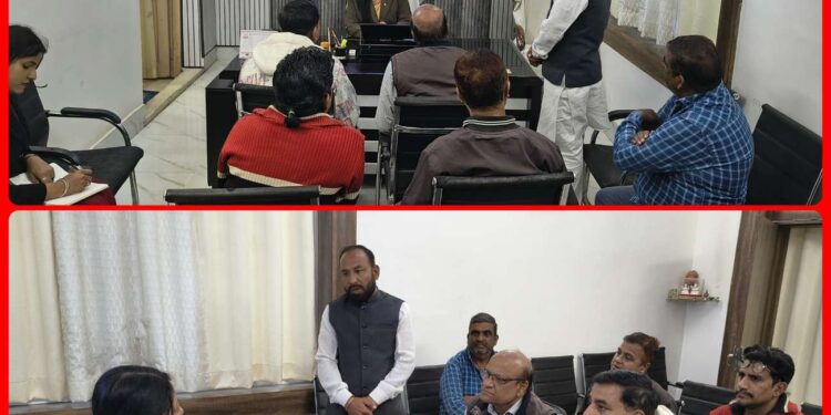 वीर सावरकर वार्ड 12 में गंदगी व जलभराव से जनता परेशान | नागरिक पीयूष जैन ने महापौर प्रीति संजीव सूरी से की शिकायत