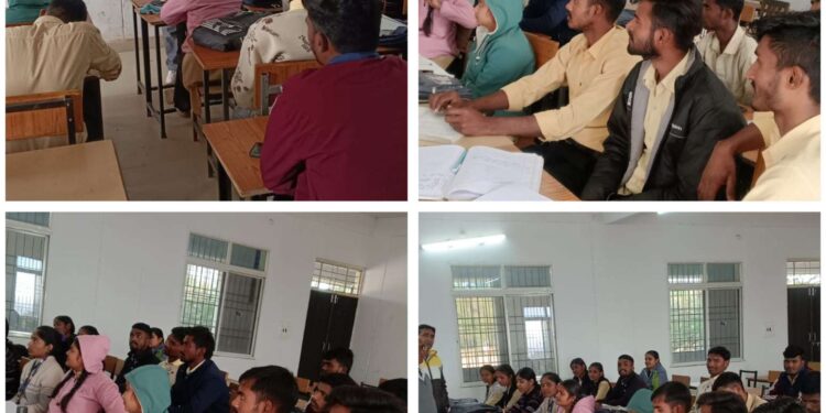 कृषि फसल उत्पादन एवं पद्धतियों कातकनीकी प्रशिक्षण दिया गया