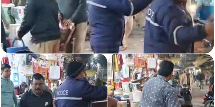 सुगम यातायात में बाधक बन रहे अतिक्रमणों को हटाने का अभियान जारी झंडा बाजार में चला अभियान विभिन्न मार्गो से हटाए गए अतिक्रमण सार्वजनिक मार्गो में सामग्री न रखने की मुख्य मार्गो में कराई गई मुनादी
