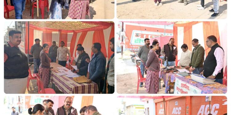 निगमायुक्त सुश्री परिहार ने वार्डो में आयोजित हो रहे विकास शुल्क शिविरों का किया निरीक्षण शिविर का लाभ दिलाने वार्डवासियों से करें डोर टू डोर संपर्क – निगमायुक्त कर्तव्य पर लापरवाही बरतने पर दो कर्मचारियों को जारी होगा एस.सी.एन