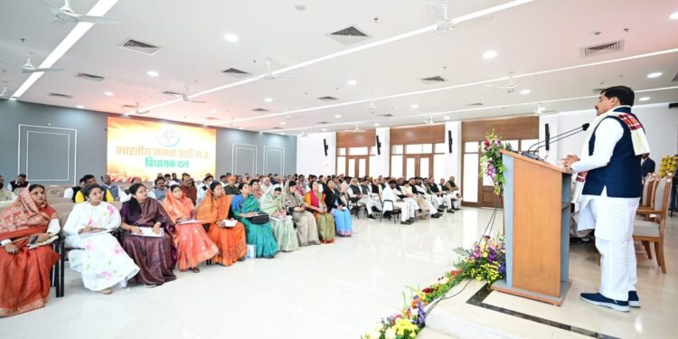 भोपाल सीएम हाउस में भाजपा विधायक दल की बैठक संपन्न, सीएम डॉ. मोहन यादव ने पेश किया दो साल का रिपोर्ट कार्ड