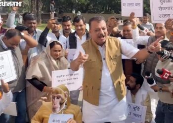 मध्यप्रदेश विधानसभा शीतकालीन सत्र: तीसरे दिन कांग्रेस का भाजपा सरकार के खिलाफ जोरदार प्रदर्शन