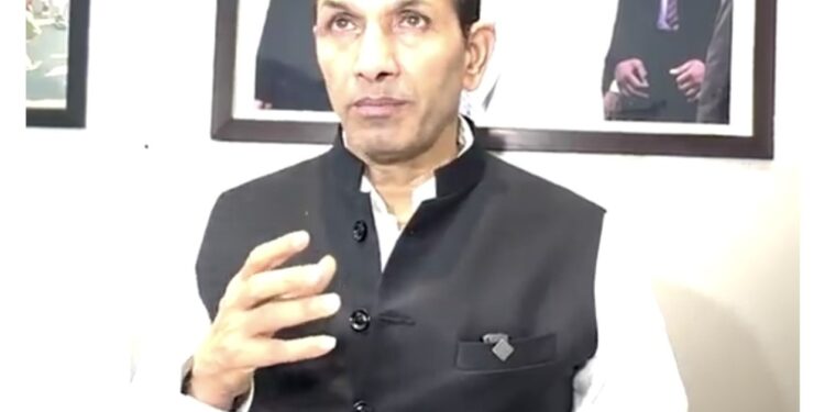 किसानों को लागत नहीं मिल रही, लेकिन मुख्यमंत्री ने तीन विदेश यात्राओं पर 34 करोड़ रुपये खर्च कर दिए सुनिऐ