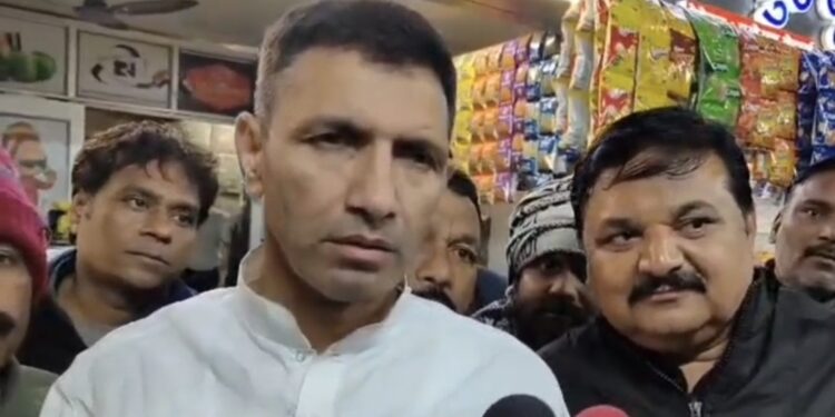 कटनी स्टेशन पर जीतू पटवारी का बड़ा हमला  “देश की संपत्ति अडानी को बेची जा रही”  महिला ने सुनाई पीड़ा