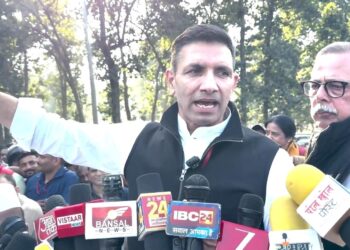 मध्यप्रदेश में 10 हजार एकड़ का “अदाणी देश” स्थापित कर दिया है! जहाँ आम नागरिक के जाने पर प्रतिबंध है!