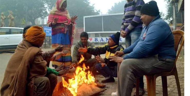 शीतलहर से बचाव हेतु आवश्यक तैयारियाँ एवं जन-जागरूकता एडवाइजरी जारी गर्म कपड़े पहनें | कई परतों में वस्त्र धारण करें | अनावश्यक यात्रा से बचें संतुलित आहार लें | विटामिन-C युक्त फल-सब्जियों का सेवन करें