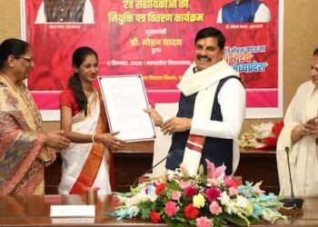 🏛️ इतिहास रच गया मध्यप्रदेश विधानसभा में 🎉 आंगनवाड़ी बहनों को मिला नियुक्ति पत्र – पारदर्शिता की मिसाल बनी सरकार 🎉