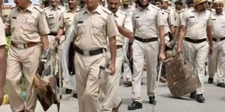 🔥 भजन बना बवाल! उज्जैन कॉलेज में छात्रों के दो गुट भिड़े, डंडे चले, कैंपस में हड़कंप 🔥