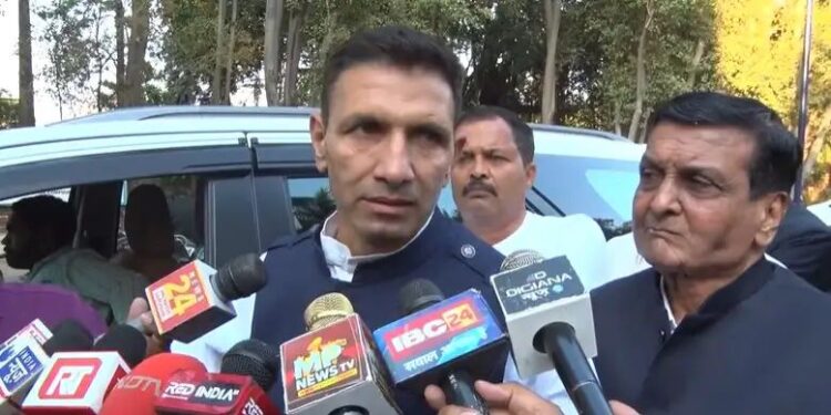 दरी की तरह बिछी हैं सड़कें”, जीतू पटवारी का मोहन यादव सरकार पर बड़ा हमला