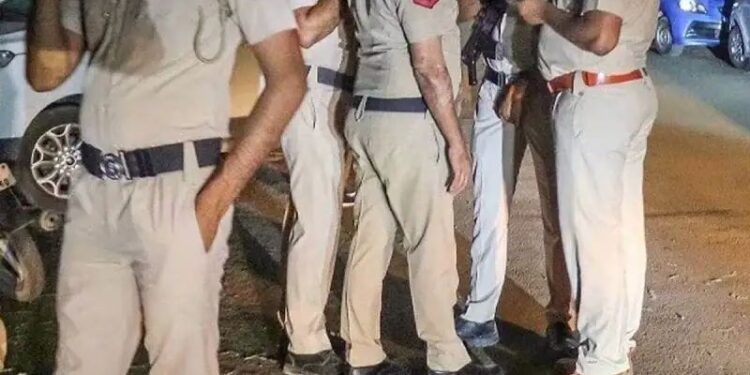 🔥 mp थाने में आधी रात हाई-वोल्टेज ड्रामा! वकीलों का घेराव, SSP ने 5 पुलिसकर्मी किए Line Attach 🔥