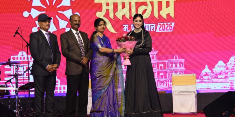 भोपाल में IPS मीट के दौरान प्रसिद्ध गायिका प्रतिभा सिंह बघेल की शानदार प्रस्तुति