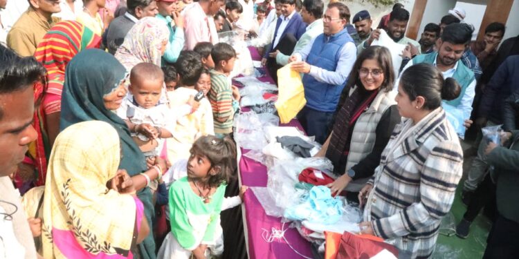 🔥✨ नववर्ष की सौगात: कड़ाके की ठंड में कलेक्टर का मानवीय अभियान ✨🔥