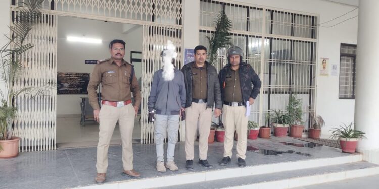 🔥 **कटनी में नशे के सौदागर पर बड़ी चोट! कोतवाली पुलिस ने मोटरसाइकिल सवार गांजा तस्कर को दबोचा, 13 हजार का गांजा जब्त**