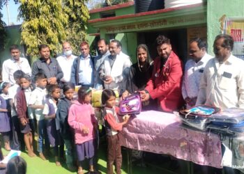 *मा.शा. लोहांगी में डॉ. सोयल खान ने शिक्षण सामग्री प्रदाय कर बच्चों संग मनाया जन्मदिन*  *स्कूल बैग एवं शिक्षण सामग्री पाकर छात्रों के चेहरे खिल उठे माध्य. शाला लोहंगी में उपहार योजना कार्यक्रम संपन्न*