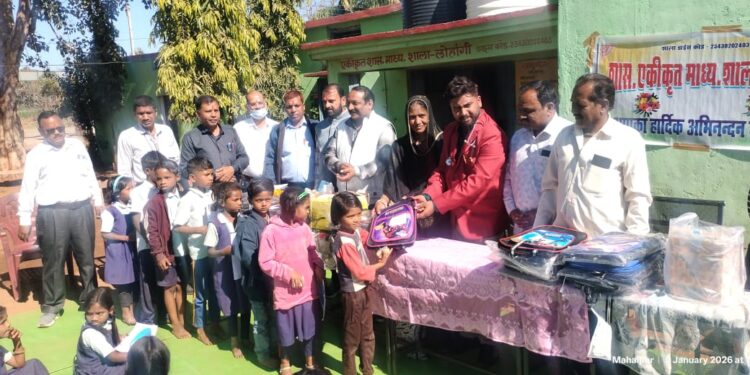 *मा.शा. लोहांगी में डॉ. सोयल खान ने शिक्षण सामग्री प्रदाय कर बच्चों संग मनाया जन्मदिन* *स्कूल बैग एवं शिक्षण सामग्री पाकर छात्रों के चेहरे खिल उठे माध्य. शाला लोहंगी में उपहार योजना कार्यक्रम संपन्न*