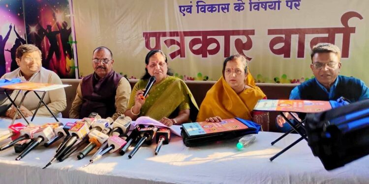राज्यसभा सांसद माया नारोलिया के प्रयासों से 28 हजार प्रायमरी स्कूल के बच्चों को मिलेगा स्कूल बैग विद एजुकेशनल डेस्क,स्कूल शिक्षा मंत्री करेंगे वितरण…. वीडियो