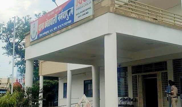 एसपी साई कृष्णा एस थोटा के निर्देशन में होटल-ढाबों की चेकिंग सहित अवैध शराब के विरुद्ध धरपकड़ की कार्यवाही से शराब माफियाओं में मचा हड़कंप…!बस स्टेण्ड के सामने दो होटल के आसपास घेराबंदी में अवैध शराब के साथ धाराएं दो आरोपी …!