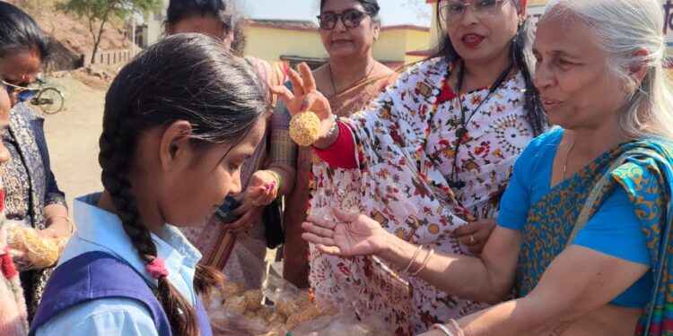 *समाजसेवी संस्था मुस्कान फाऊंडेशन छिंदवाड़ा ने शासकीय प्राइमरी शाला कुकड़ा जगत स्कूल में किया सेवा भाव* *से प्रेरित कार्यक्रम*