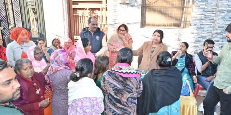 *आचार्य विनोबा भावे वार्ड में विकास की बड़ी सौगात*  *21 लाख की लागत से सीसी रोड निर्माण का भूमिपूजन संपन्न*  *महापौर ने महिलाओं से किया सीधा जनसंवाद*