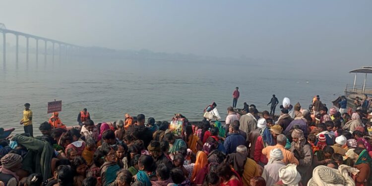 लाखों लोगों ने लगाई आस्था की डुबकी चहनिया चंदौली