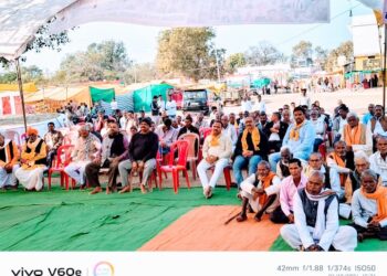 खमरिया बागरी में श्री मद भागवत कथा में श्रीकृष्ण जन्मोत्सव पर झूमे श्रद्धालु