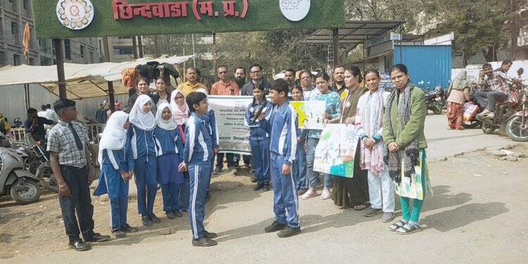 *ग्रामोदय से अभ्युदय मध्यप्रदेश अभियान के अंतर्गत जिला अस्पताल में टी वर्ल्ड स्कूल के बच्चों ने नुक्कड़ नाटक के माध्यम से दिया नशा मुक्ति का संदेश*