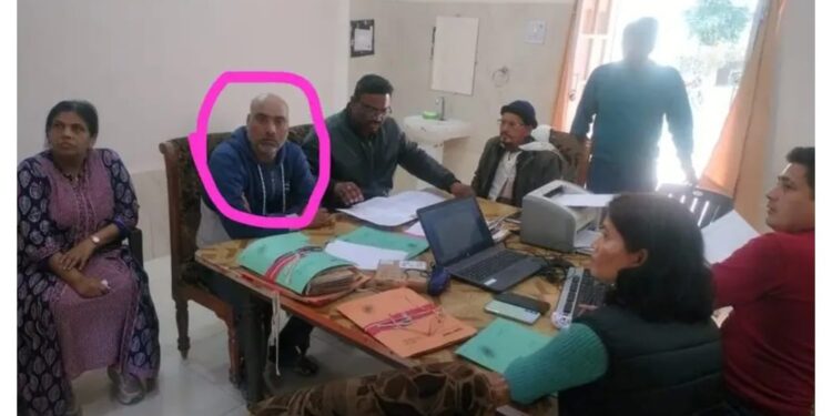 लोकायुक्त ने ग्राम रोजगार सहायक को 5000की रिश्वत लेते पकड़ा