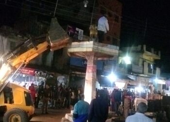 झंडा चौक से हटाया गया पुराना अशोक स्तंभ, अब नया बनेगा स्तंभ  राष्ट्रीय पर्वों में फहराया जाता है राष्ट्रीय ध्वज,करीब 5 दशक पूर्व कराया गया था स्तंभ का निर्माण