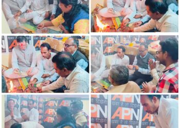 पंडित बलराम शर्मा के आचार्यत्व में बसंत पंचमी पर मां सरस्वती की विधिविधान से पूजा-अर्चना एवं हवन हुआ संपन्न,कोठी बाजार स्थित कार्यालय में पत्रकारों एवं वरिष्ठ अधिवक्ता ने मां सरस्वती से ज्ञान,विवेक और सद्बुद्धि की कामना की…