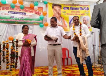 सिलौंडी के तीनों शासकीय स्कूलों सोनी परिवार ने 3 वॉटर फ्रिज प्रदान किया साथ पूर्व अधीक्षक शिक्षिका उर्मिला कुलस्ते ने भी कन्या छात्रावास को 1 वॉटर फ्रिज प्रदान किया